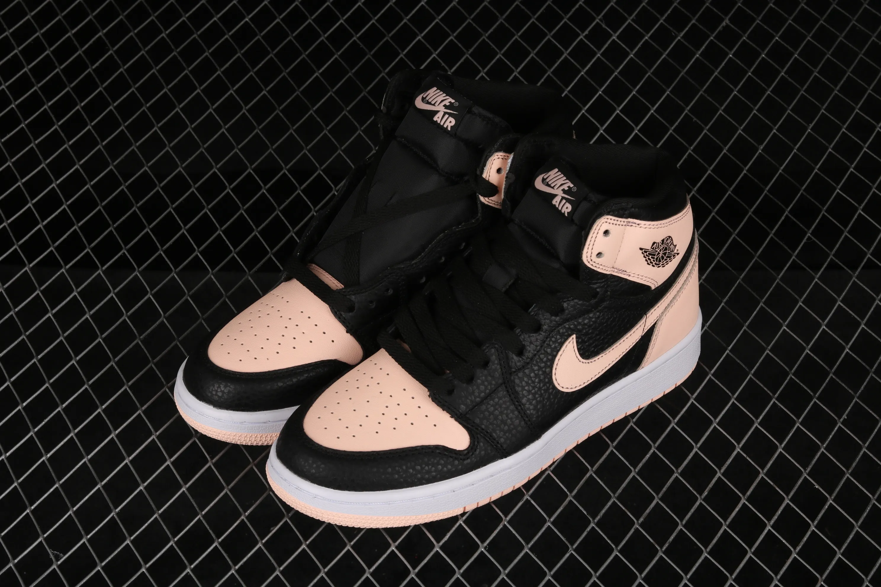 All Categories Air Jordan Jordan Series Basketball Shoes Air Jordan 1 High Air Jordan 1 "Crimson Tint" AJ1 Joe 1 Black Pink Litchi Pattern Women's Shoes 555441-081